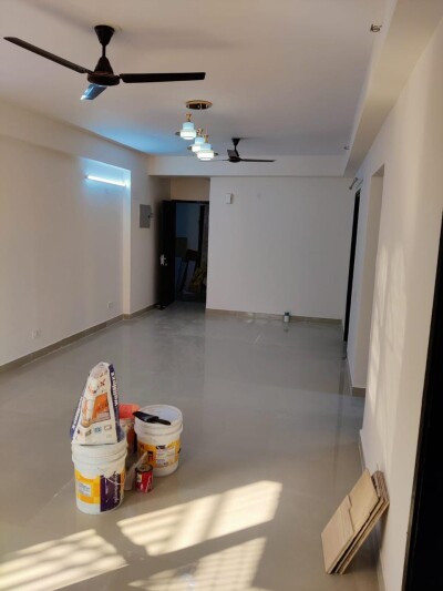 3 bhk semi furnished flat in Noida extension