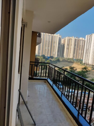 3 bhk semi furnished flat in Noida extension