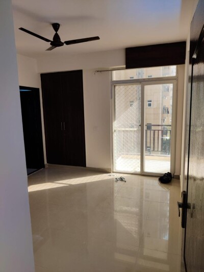 3 bhk semi furnished flat in Noida extension