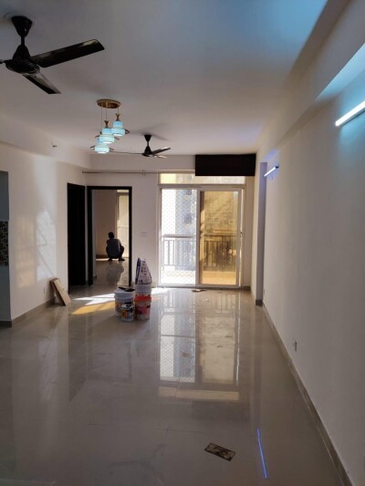 3 bhk semi furnished flat in Noida extension