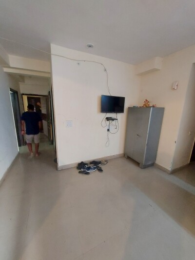 2bhk Room Available Sector 75 golf city plot 11
