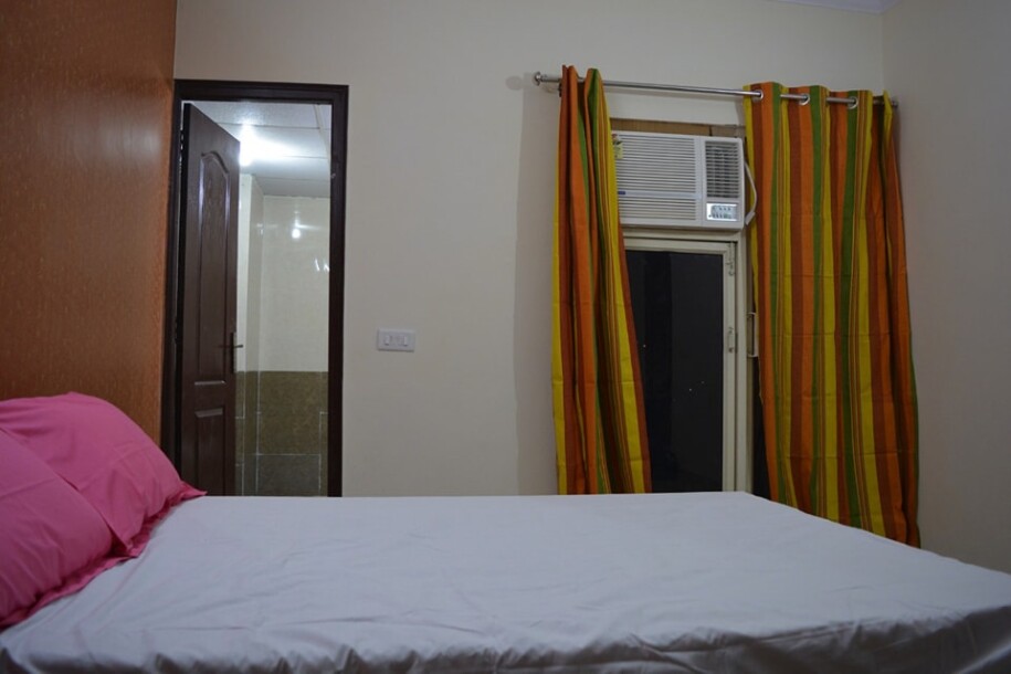 Room sector 75 Golf city plot 11-7