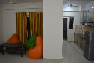Room sector 75 Golf city plot 11-11