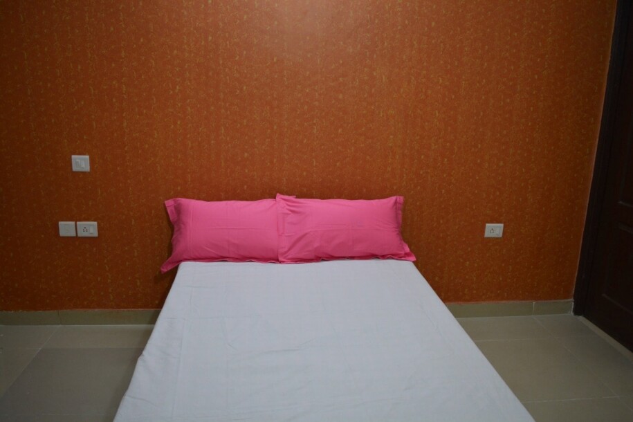 Room sector 75 Golf city plot 11-1