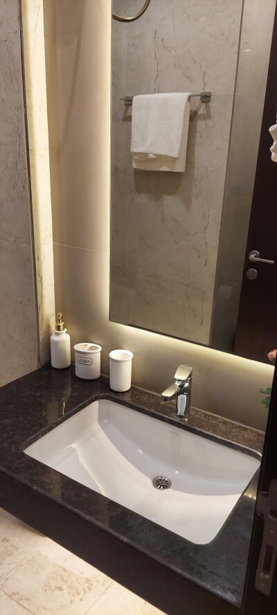 3BHK Premium location senter noida