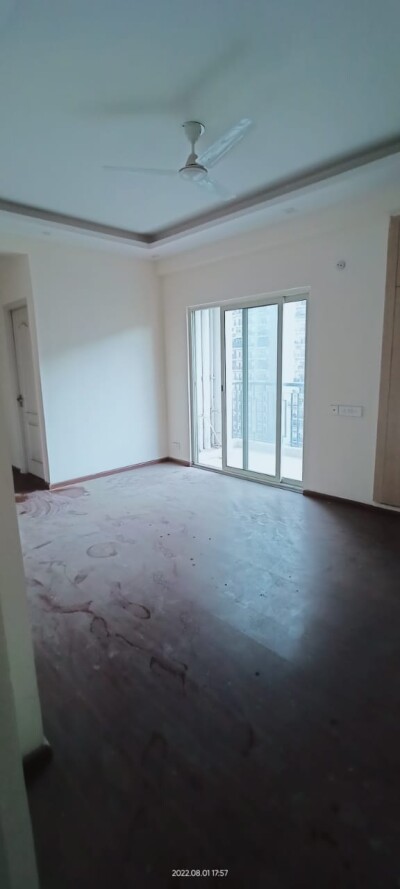 3 bhk semi furnished flat Sector 75 white house