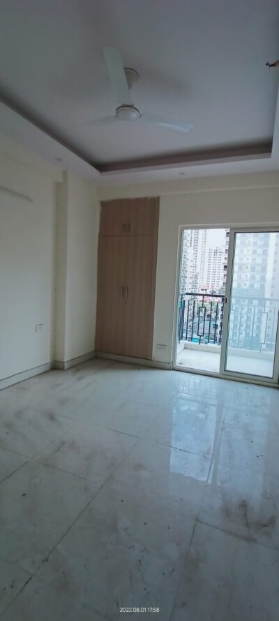 3 bhk semi furnished flat Sector 75 white house