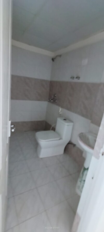 3 bhk semi furnished flat Sector 75 white house