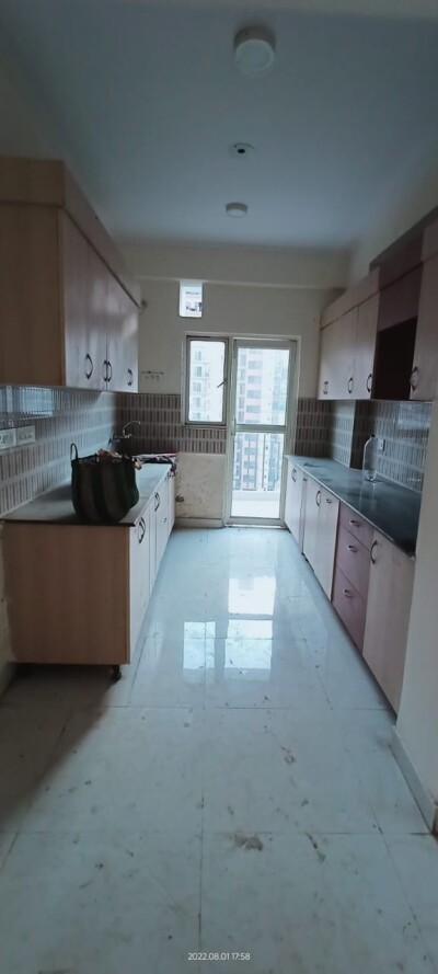 3 bhk semi furnished flat Sector 75 white house