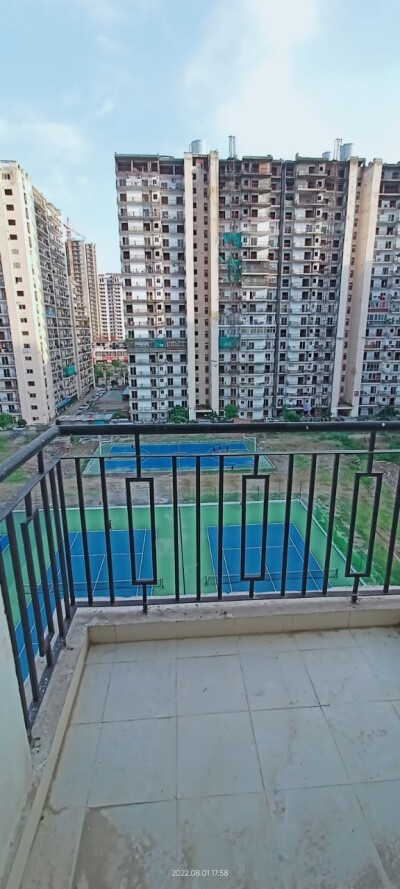 3 bhk semi furnished flat Sector 75 white house
