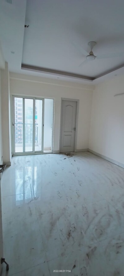3 bhk semi furnished flat Sector 75 white house
