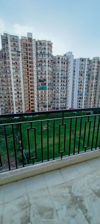3 bhk semi furnished flat Sector 75 white house