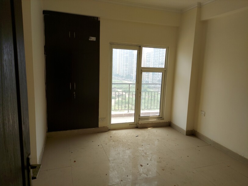 3 BHK flat Available semi furnished-1