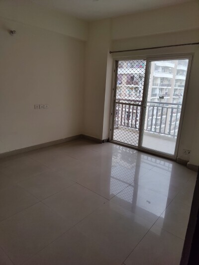 Airy 3bhk flat with attached balcony and separate personal bathroom for working female in Noida sector 75.