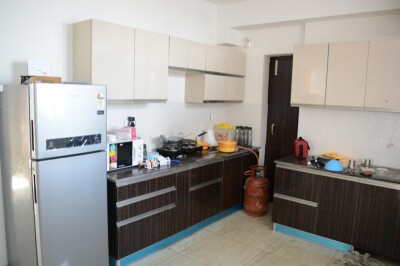 4 BHK FLAT  Fully furnished Apartment Sector 75 golf city plot 10-8