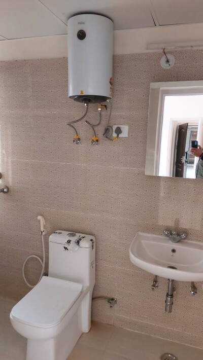 4 bhk semi furnished flat