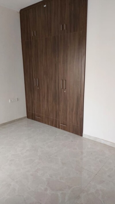 4 bhk semi furnished flat