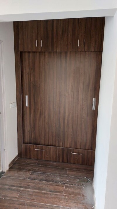 4 bhk semi furnished flat