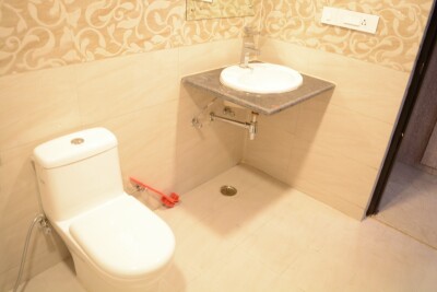 2bhk in Noida Room available sector 74
