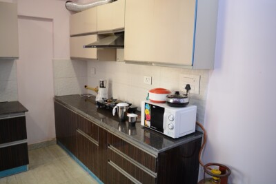 2bhk in Noida Room available sector 74