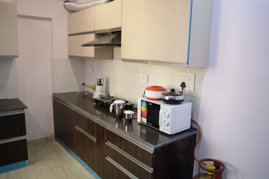 2bhk in Noida Room available sector 74-8
