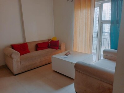 2bhk Room Available Sector 75 golf city plot 11