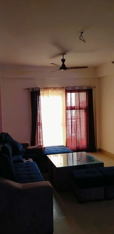 2bhk Room Available Sector 75 golf city plot 11